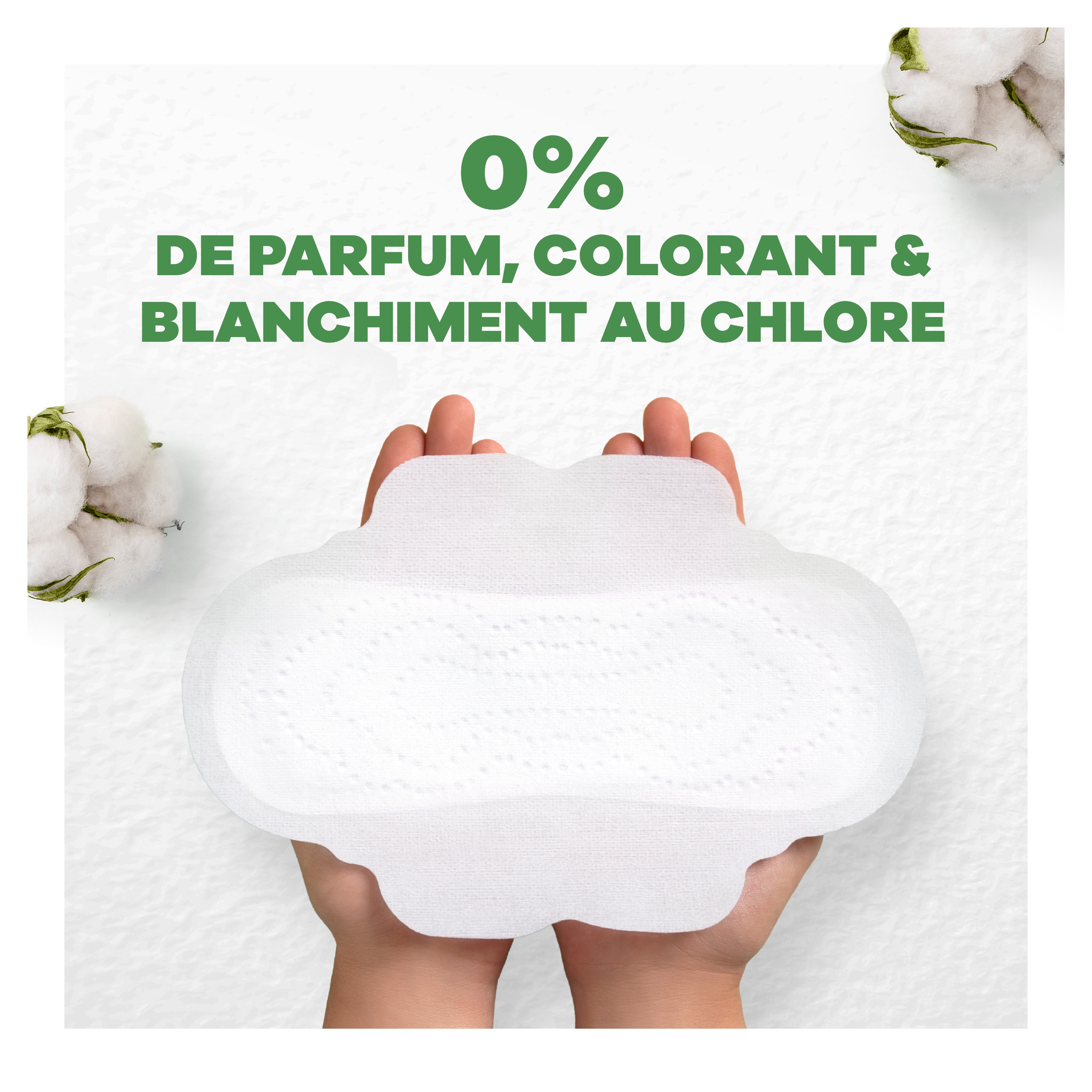 Serviette Always Cotton Protection Normal dans les mains. 0% de parfum, colorant et blanchiment au Chlore