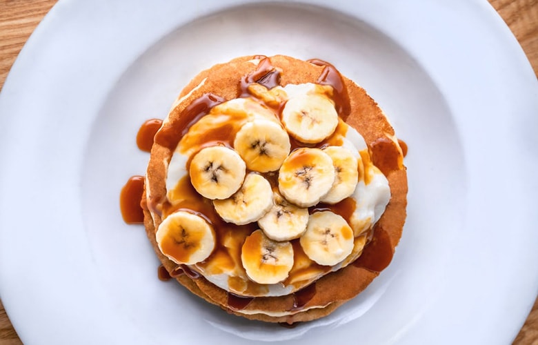 Ετοιμάζουμε υγιεινά pancakes με βρώμη στον φούρνο