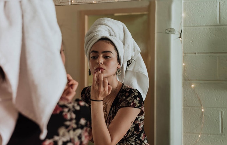 Όλα όσα αξίζει να περιέχει το beauty kit των διακοπών σου