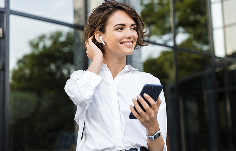 Πώς το smartphone βλάπτει την υγεία της επιδερμίδας σου
