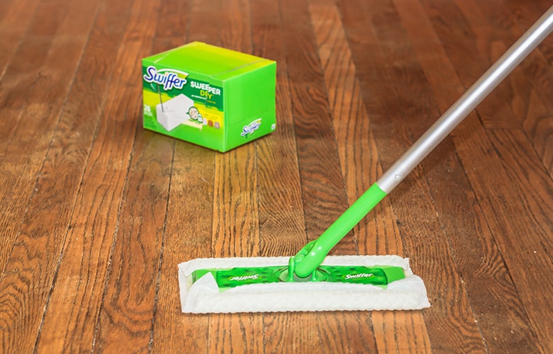 Σκούπα και πανάκια Swiffer 