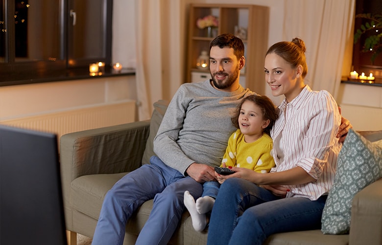 Οργανώνοντας μια σινεφίλ οικογενειακή βράδια στο σπίτι